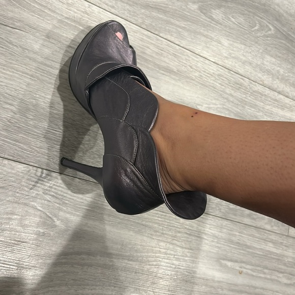 Jerome C. Rousseau Metallic Grey Purple Women's Peep-Toe Shoe 38 1/2 - Picture 3 of 13